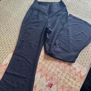 HALARA pat-it-off ribbed flare yoga pants